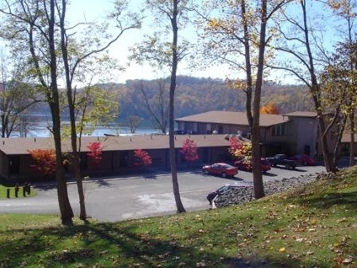 Tygart Lake Lodge Grafton Exterior foto